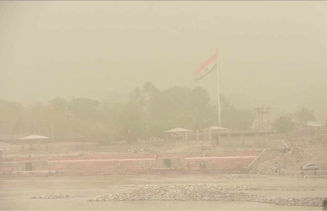 Rain after dusty Mist in uttarakhand