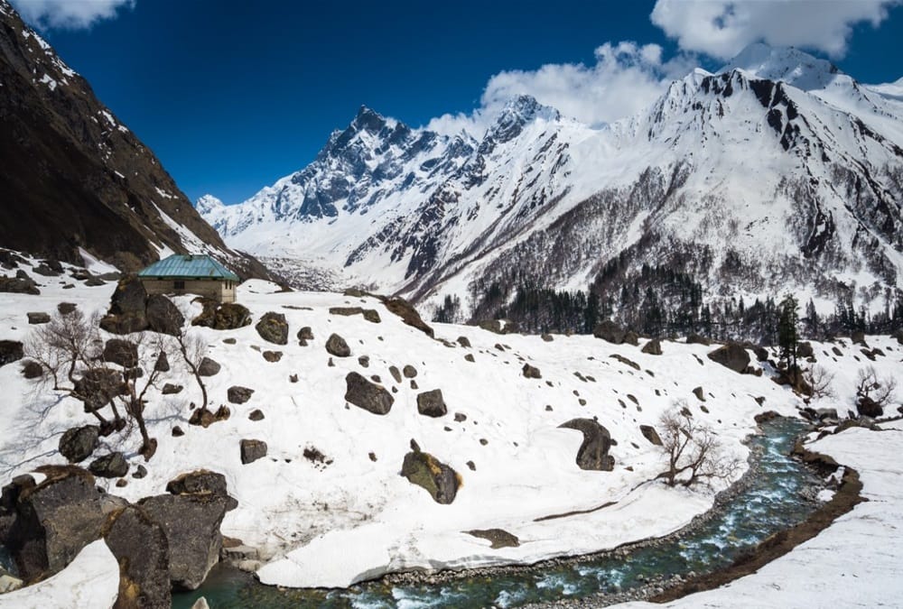Mountaineer group stuck in har ki dun chitkul track