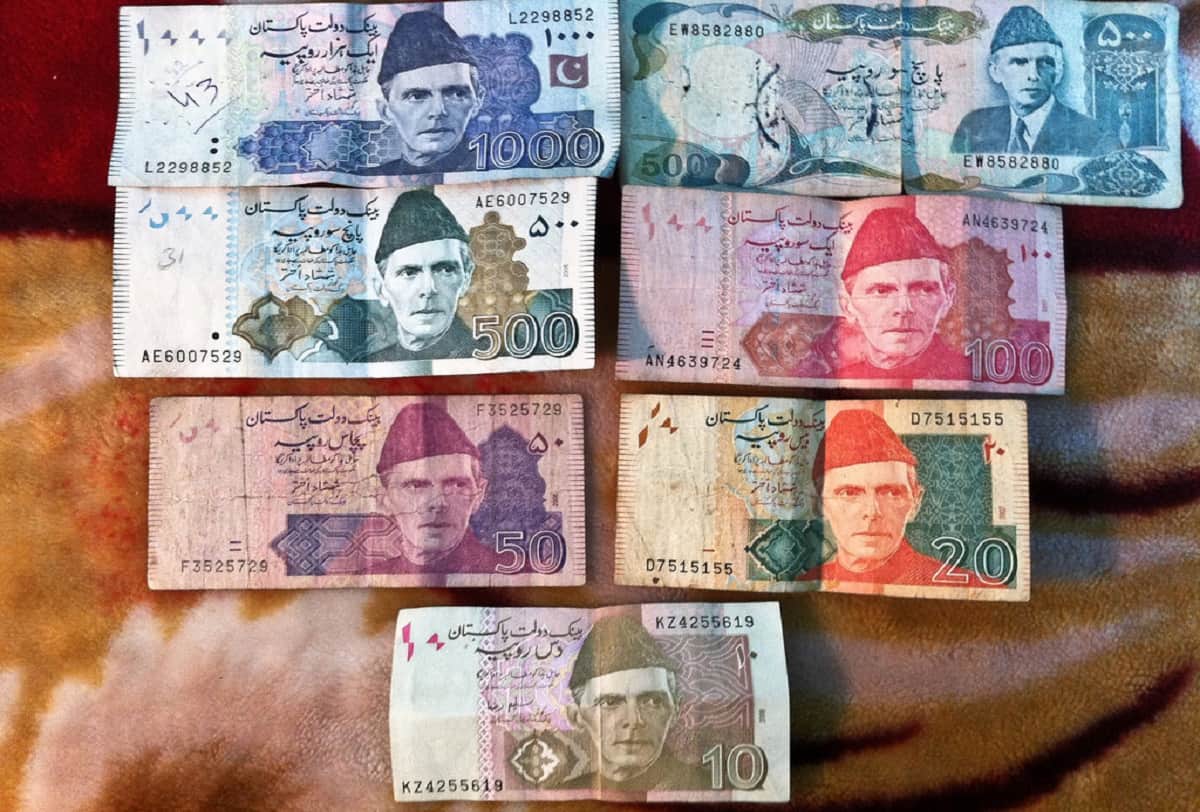 pakistani rupee and share market tumbles, highcourt bans tea in official meeting