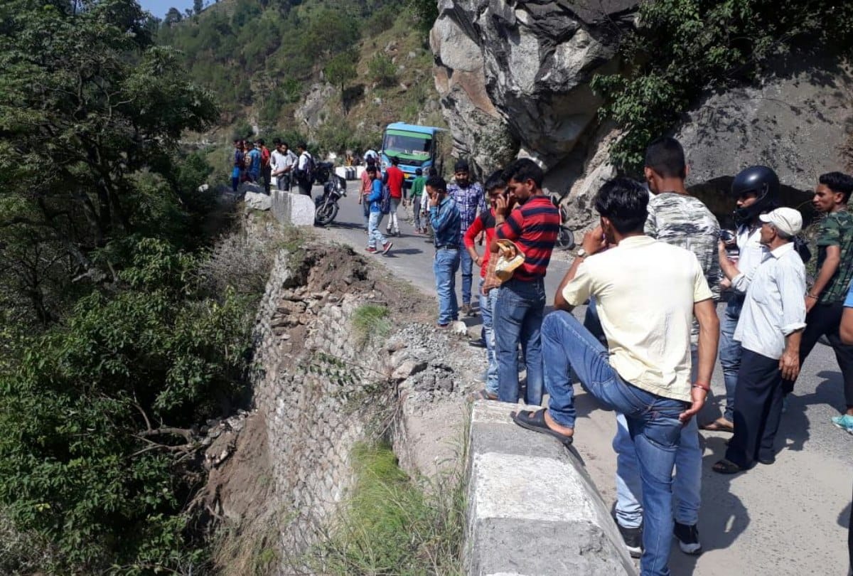 Chamba Truck plunges into gorge four killed