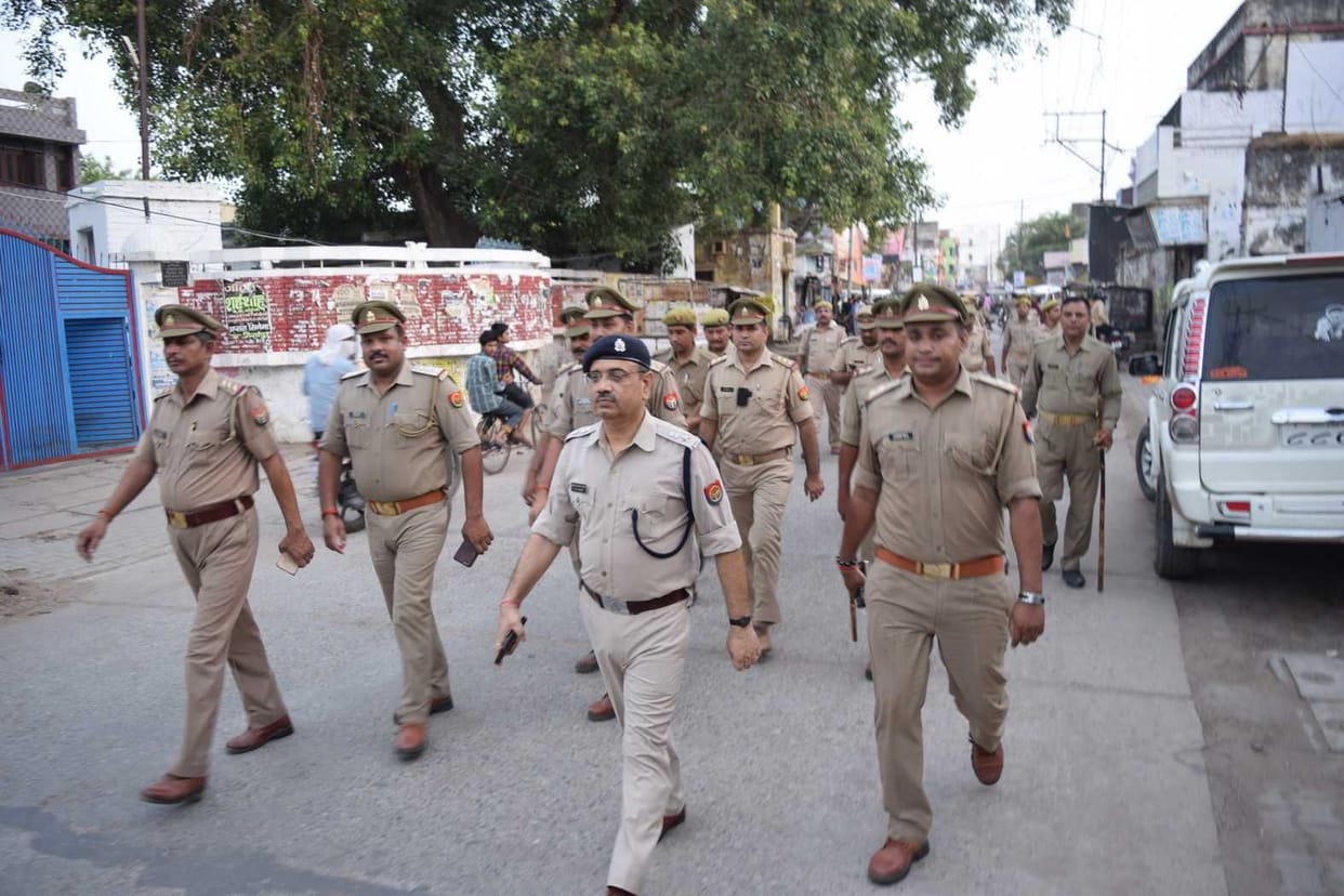 पुलिस ने पैदल गश्त कर  फिट रहने का दिया संदेश