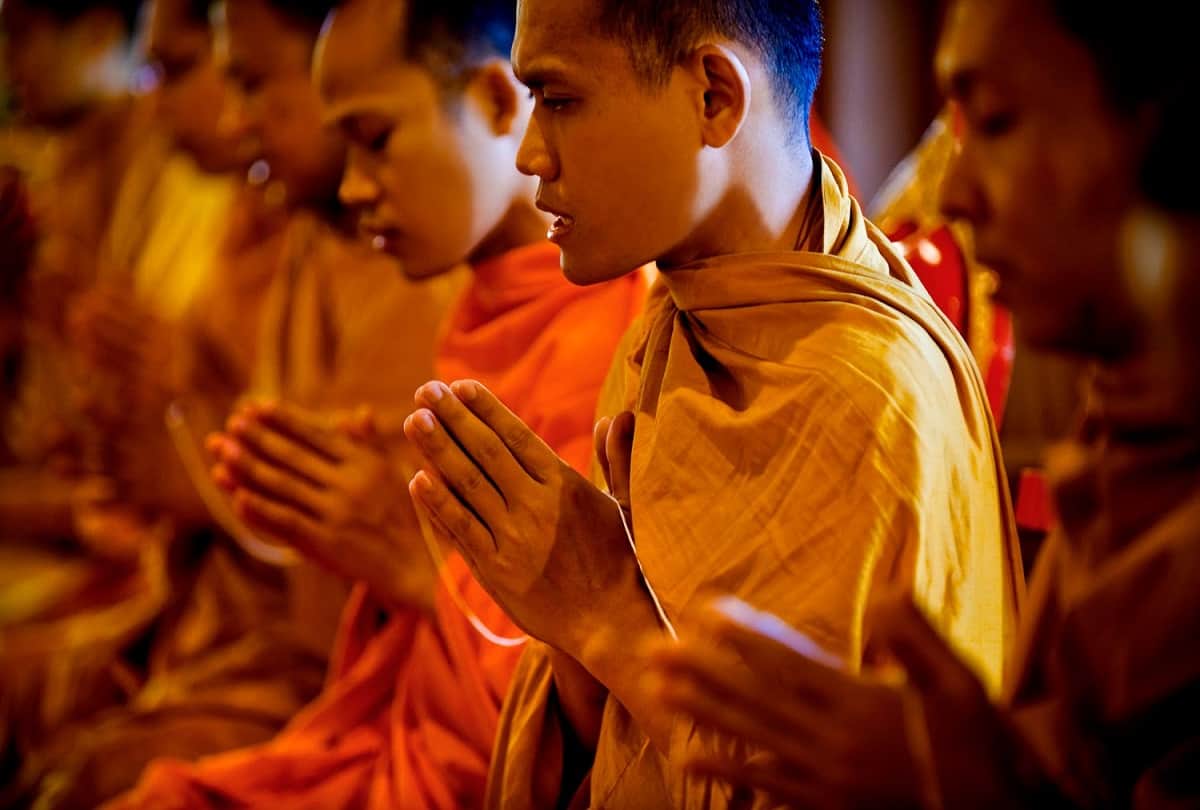 Religious people live four years more than atheists