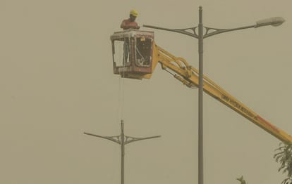 These tips and methods will help you to keep safe from Dust and Storm