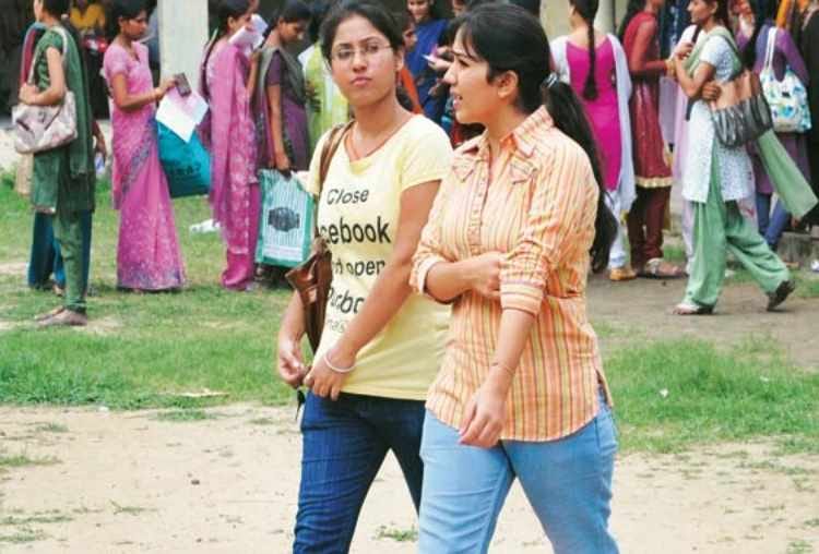 admission of BA self finance and MA economics banned in IT girls college