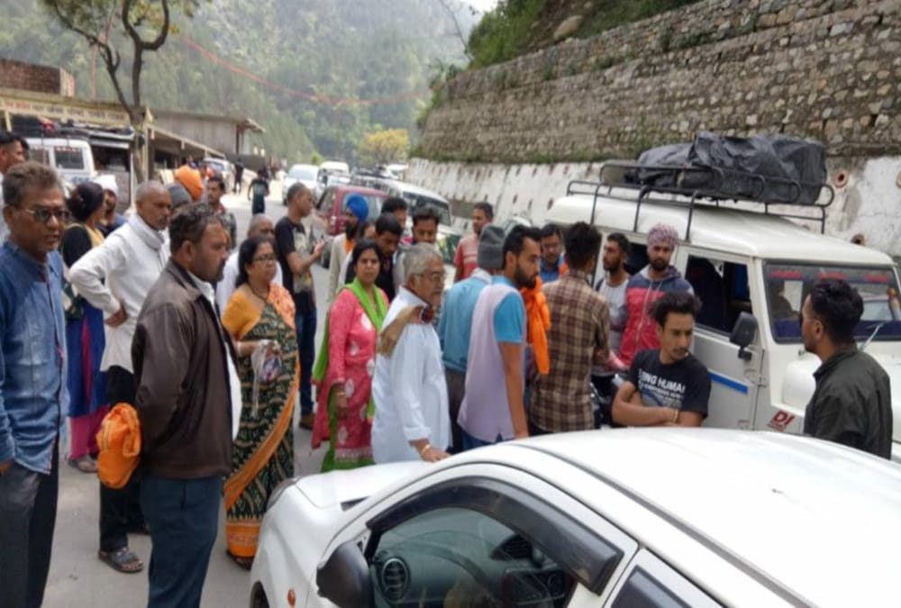 Taxi Drivers strike in uttarakhand char dham Pilgrims and passengers suffer