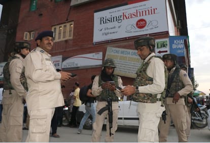 terrorist shot dead rising kashmir editor shujaat bukhari in srinagar 