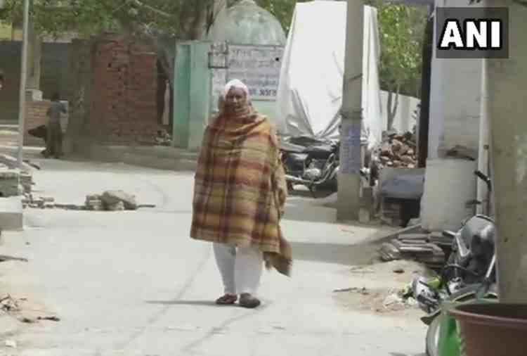 chandigarh, unique people, Santlal feels cold during summers and hot during winters