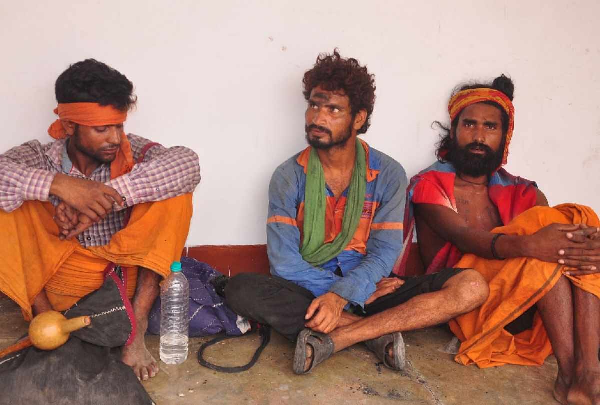 Snake charmer tried to kidnap child in barabanki