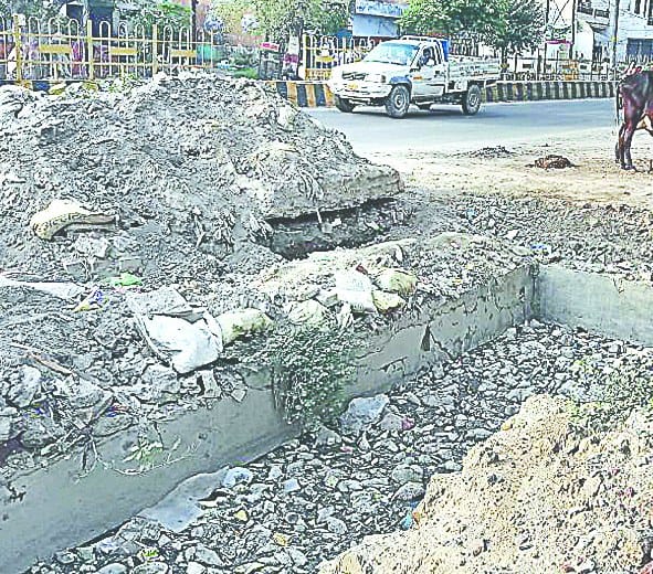 15fit gehra ghadda de raha haadse ko daavat