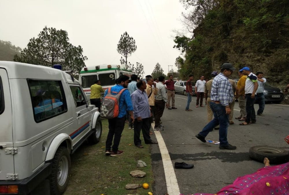Car Accident on kotdwar pauri highway three people from delhi killed photos