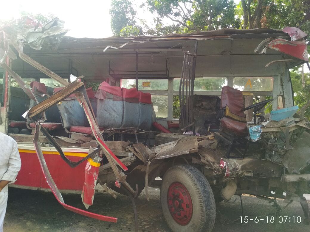 UP roadways bus and truck collision in azamgarh two killed