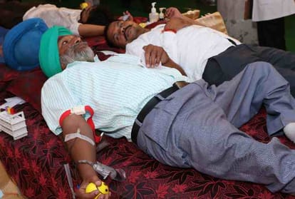 amar ujala blood donation camp on world blood donar day