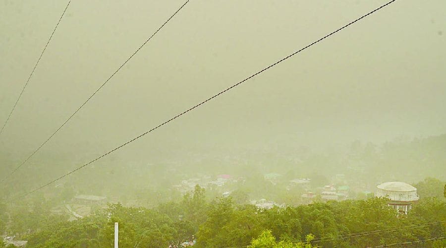 प्रदूषित धूल की चपेट में जिला