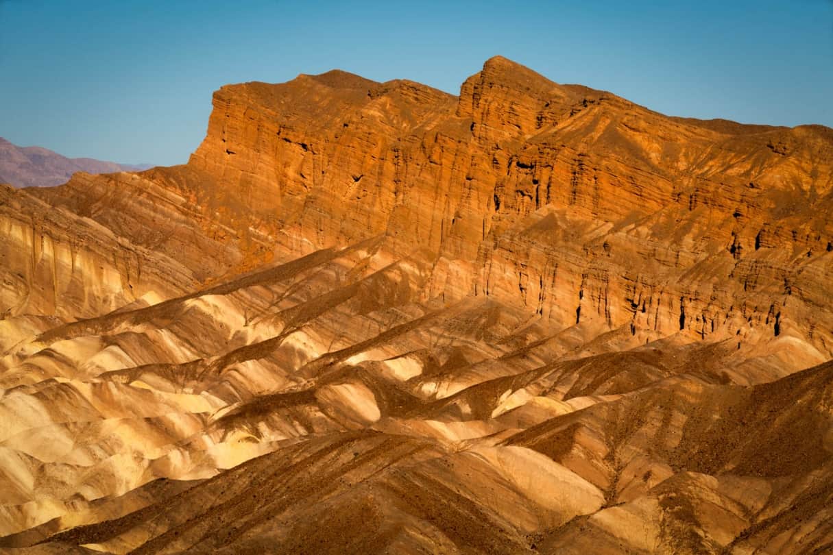 interesting facts about Death Valley of USA where tourists are going to take selfies with extreme thermometers