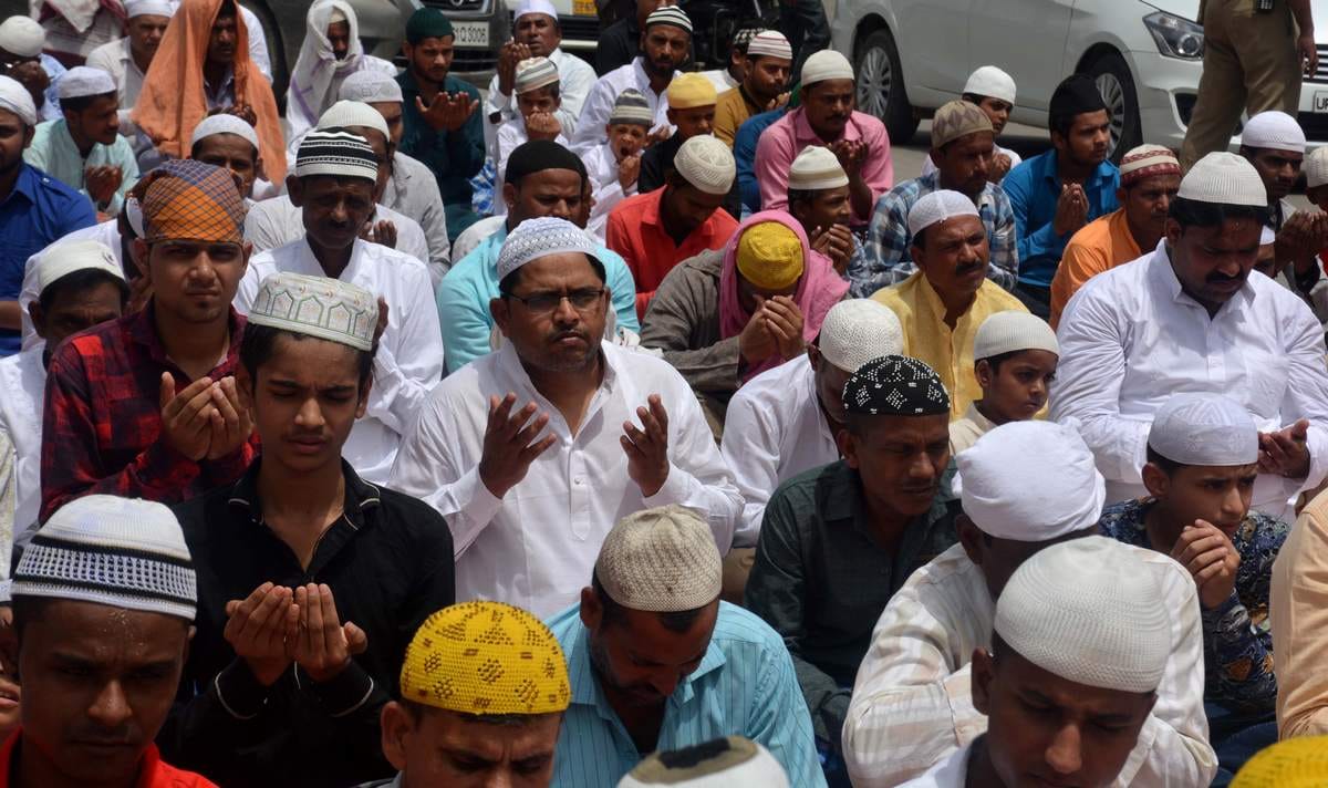 EID 2018 alvida namaz in mosque at varanasi