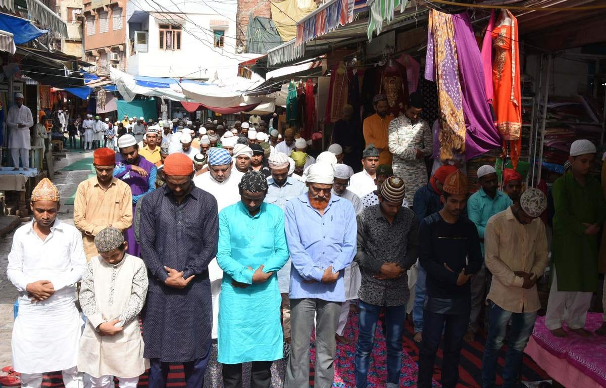 EID 2018 alvida namaz in mosque at varanasi