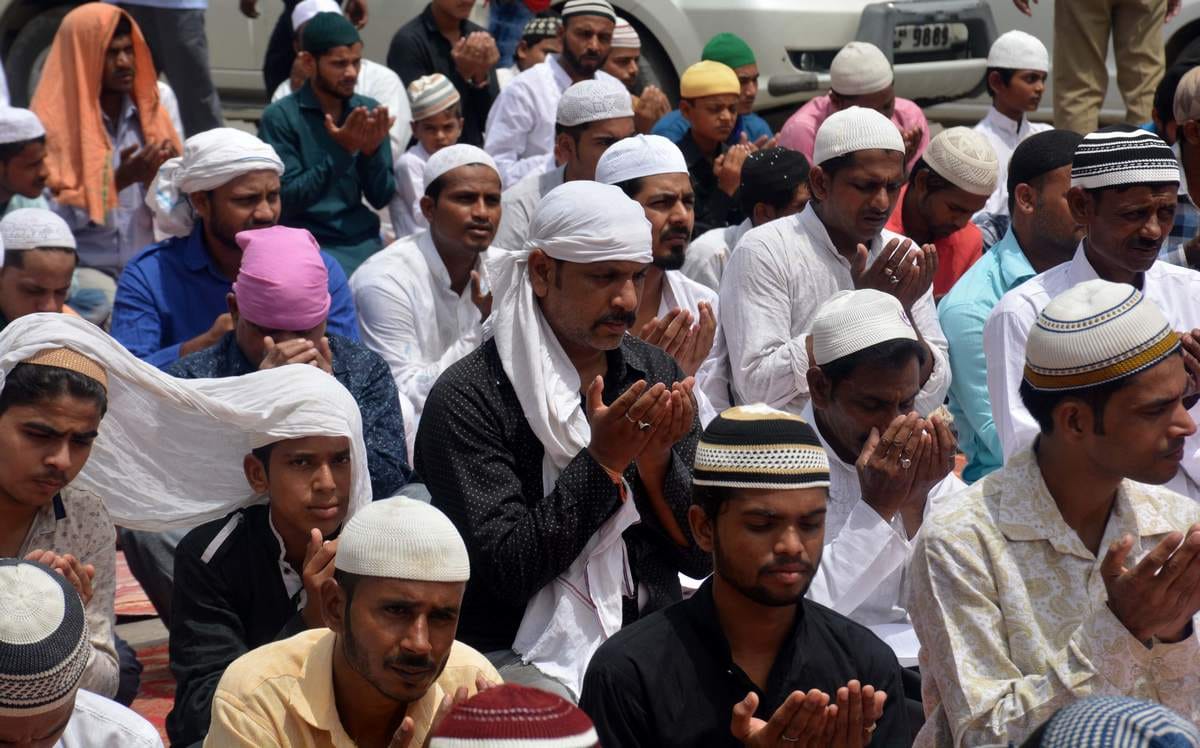 EID 2018 alvida namaz in mosque at varanasi