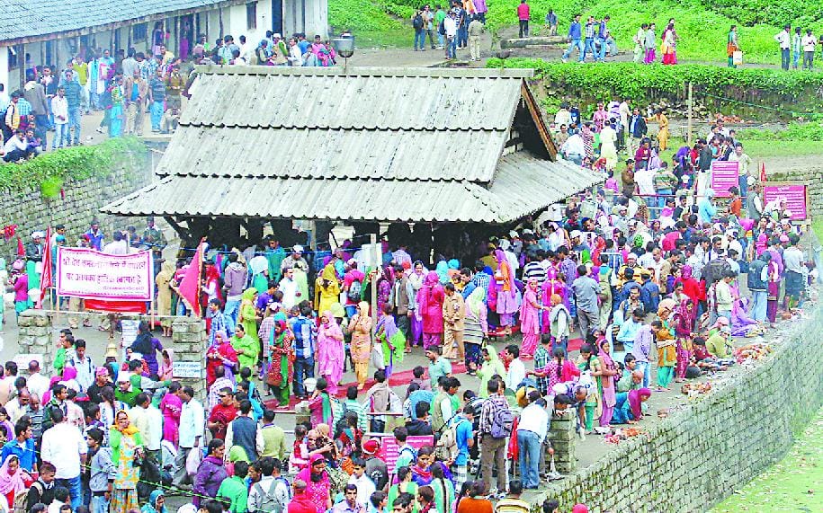 बड़ा देव कमरूनाग में उमड़ा आस्था का सैलाब
