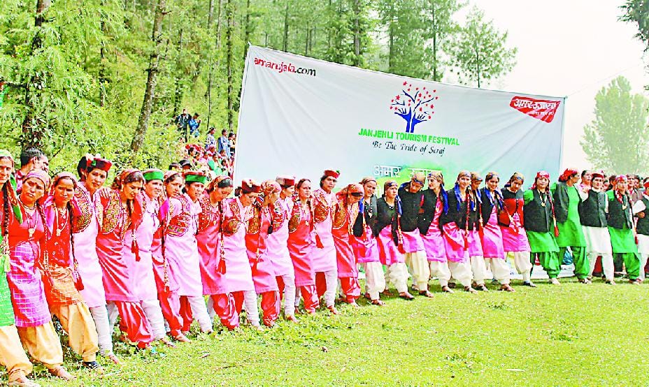 प्राइड ऑफ सराज नाटी में एक साथ झूमे 1500 महिलाएं और पुरुष