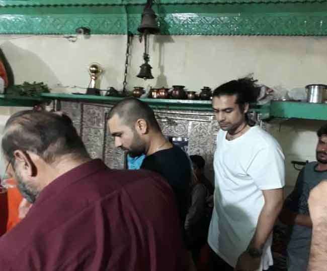 Bollywood singer jubin nautiyal donate Gold chatra in mahasu temple