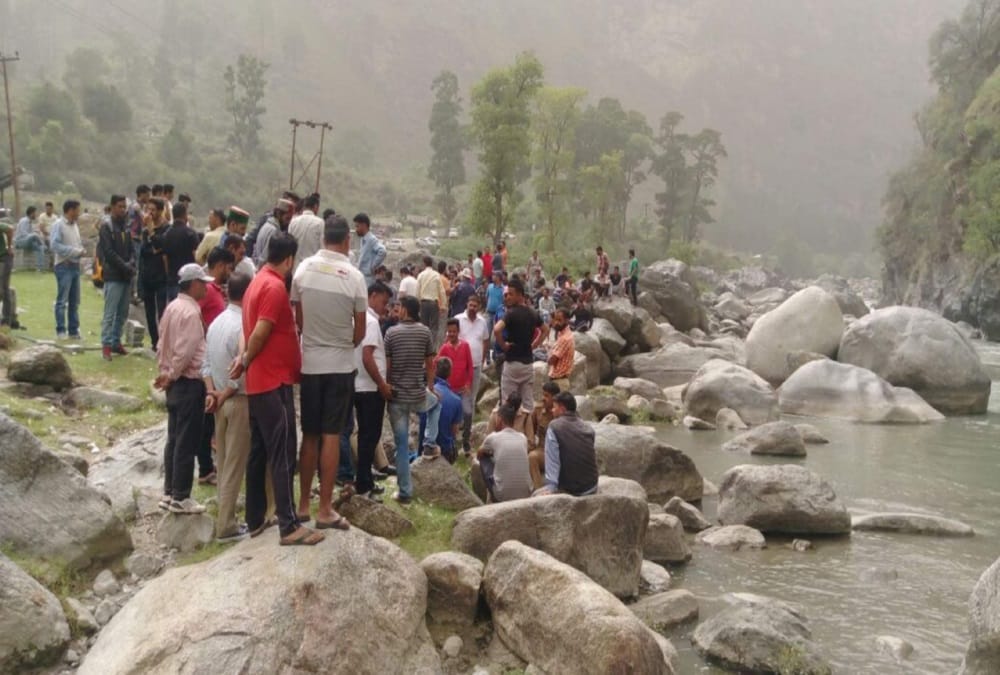  Himachal pradesh three youths missing from uttarkashi