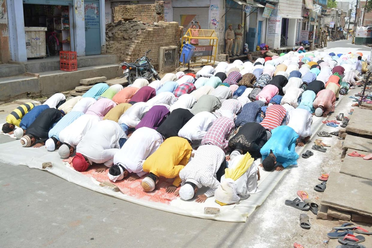 अकीकद के साथ अदा की गई अलविदा की नमाज