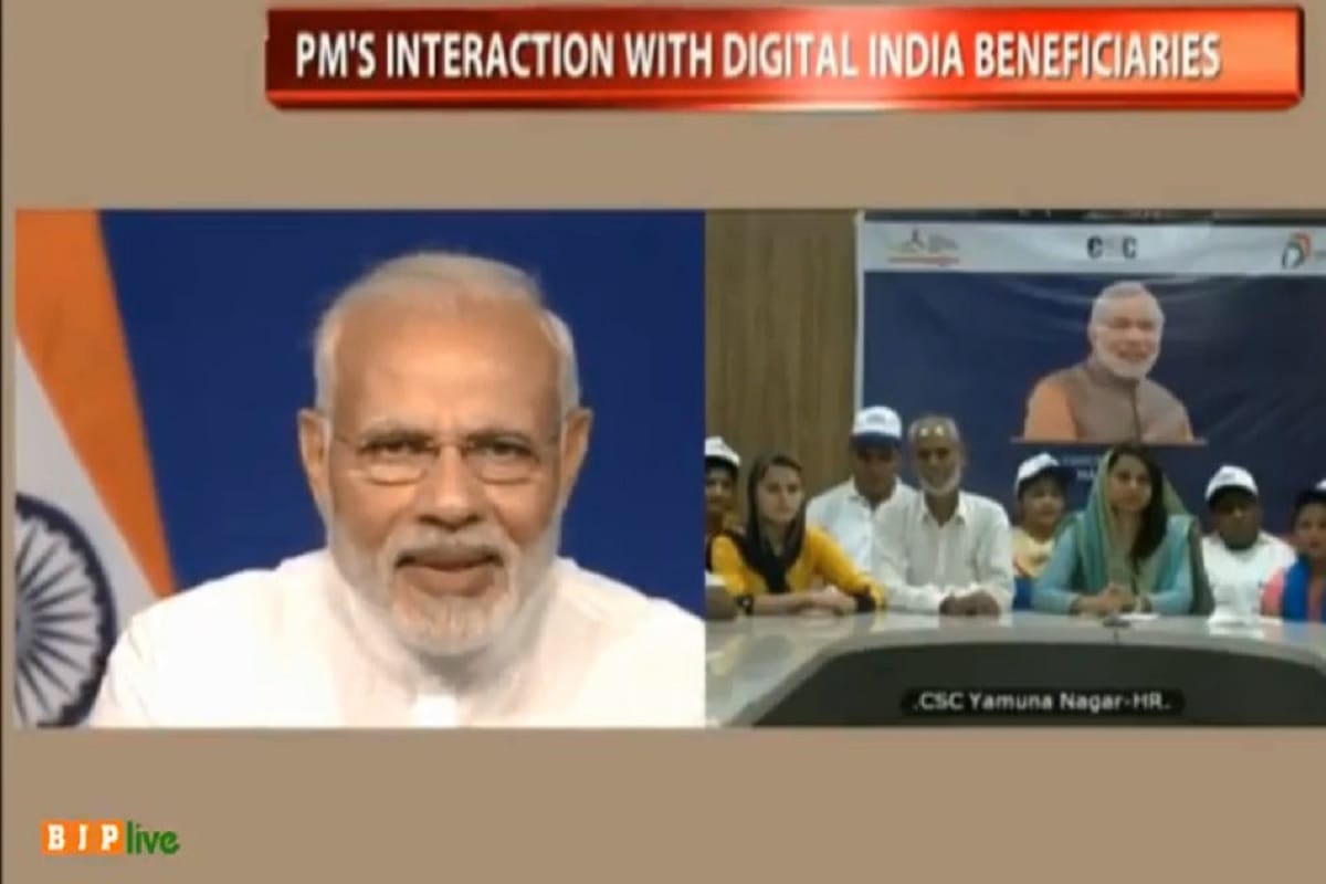  pm narendra modi intracting with digital india benificiary through namo app