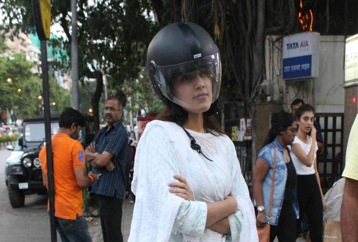 know about Rhea Chakraborty who date with Sushant Singh Rajput
