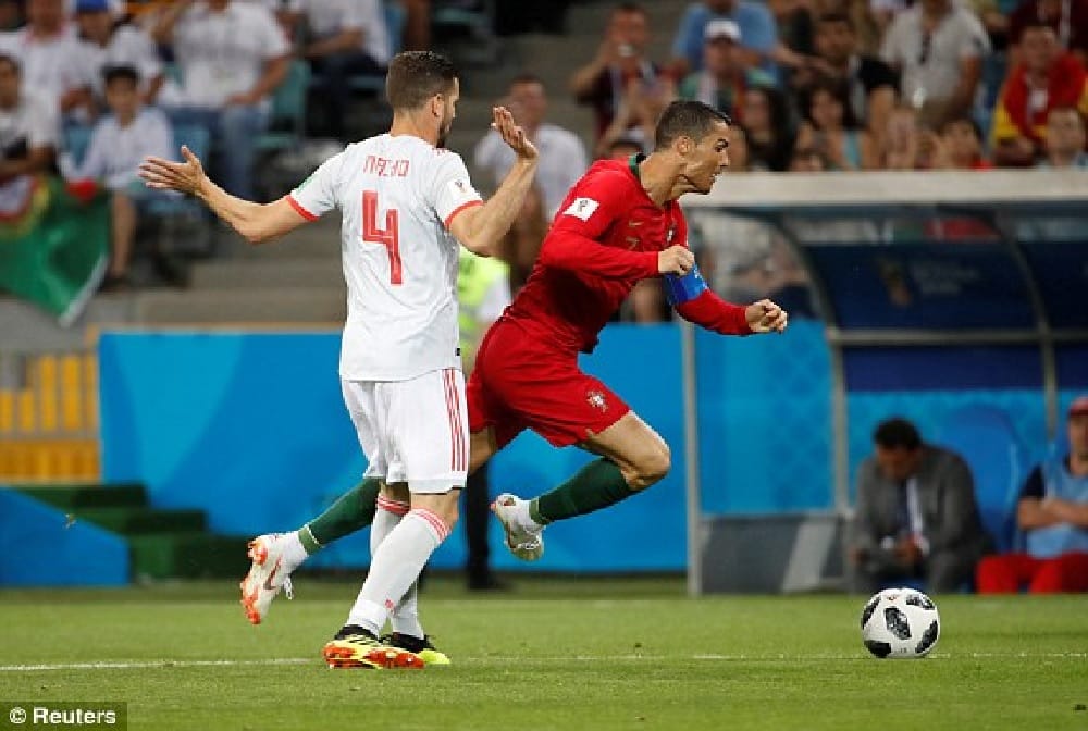 Lionel Messi miss penalty against Iceland, fans criticize on social media and compare with ronaldo 