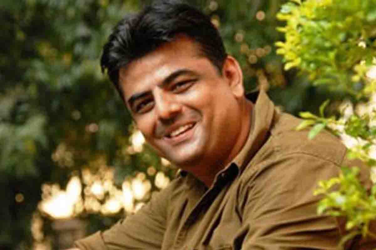 Vipul will design his identity got from Rustum in the regional language of kanpur