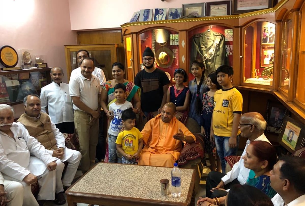 Sampark for samarthan: CM yogi met padmashree Dr. mansoor hasan