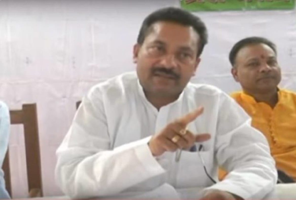 Kaushambi: Chail MLA Sanjay caught distributing scooty, booked for violation of code of conduct