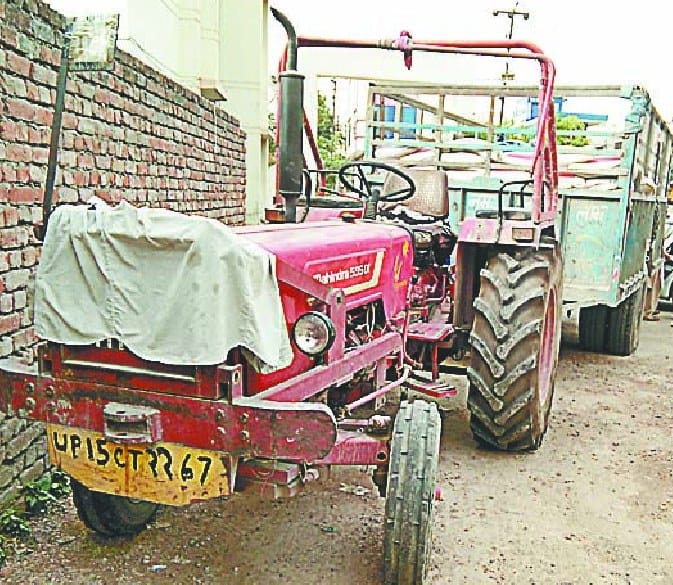 id dene ja rahe maasoom ko trackter troly ne kuchala