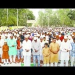 बिजनौर में ईदगाह पर नमाज अदा करते अकीदतमंद। 