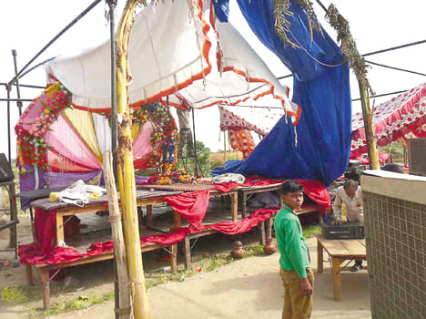 Wrecking tablets, women's death, nine wounded during raslila