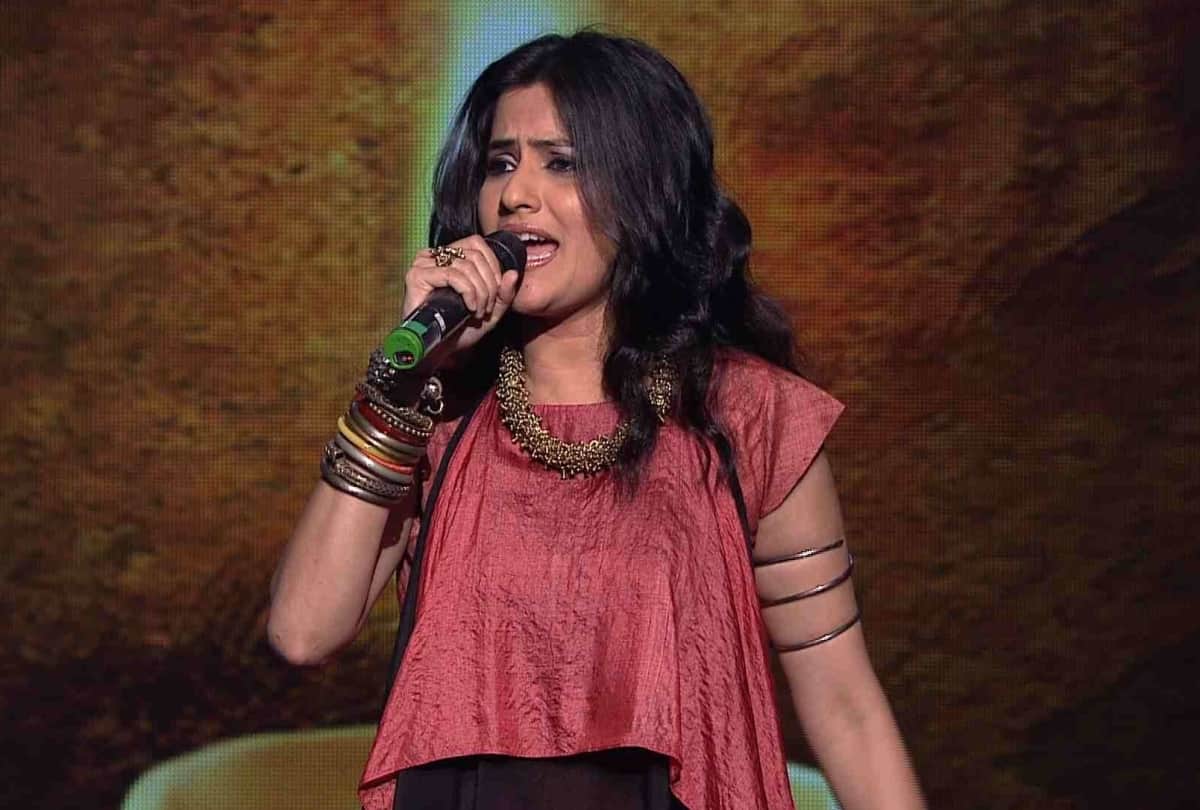 Sona Mohapatra Gives A Witty Reply To a User Who Asks Her Why all feminists have to show cleavage