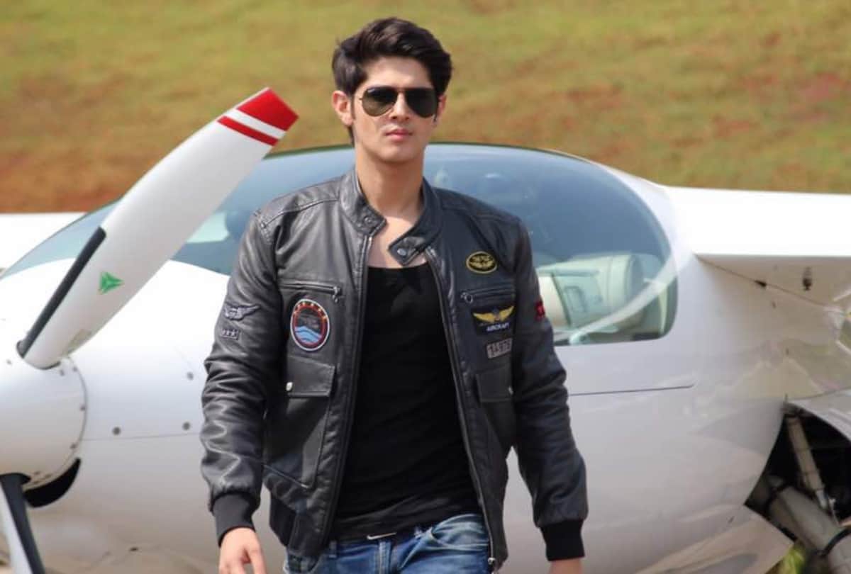 rohan mehra lashes out at airline fo abusing his girlfriend
