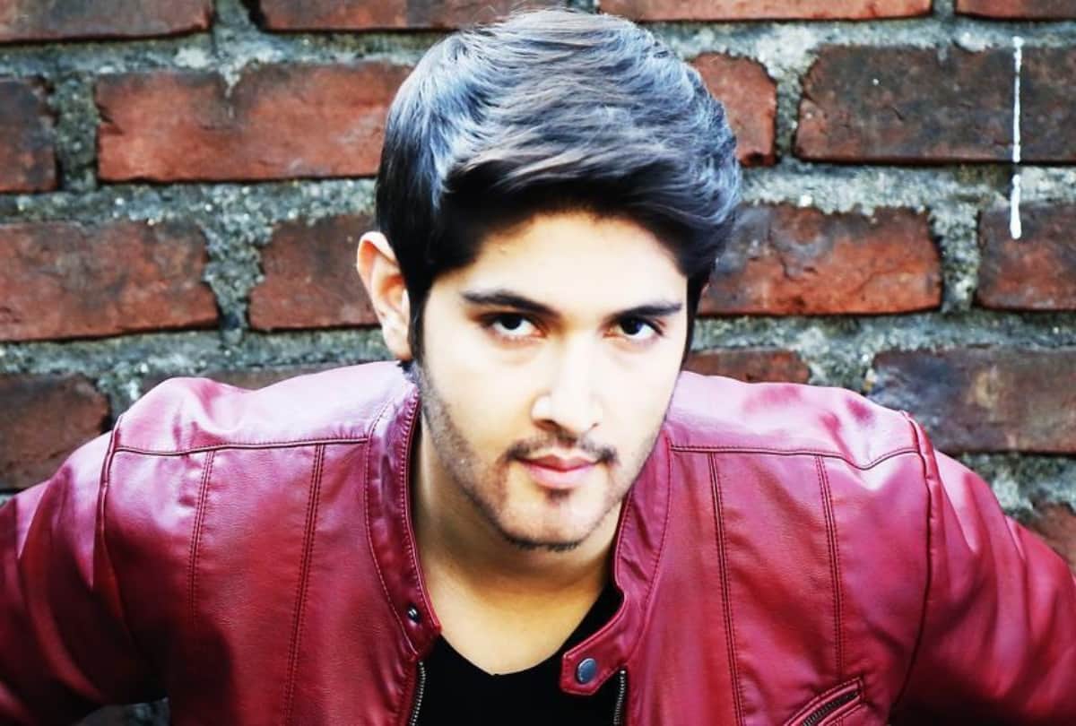 rohan mehra lashes out at airline fo abusing his girlfriend