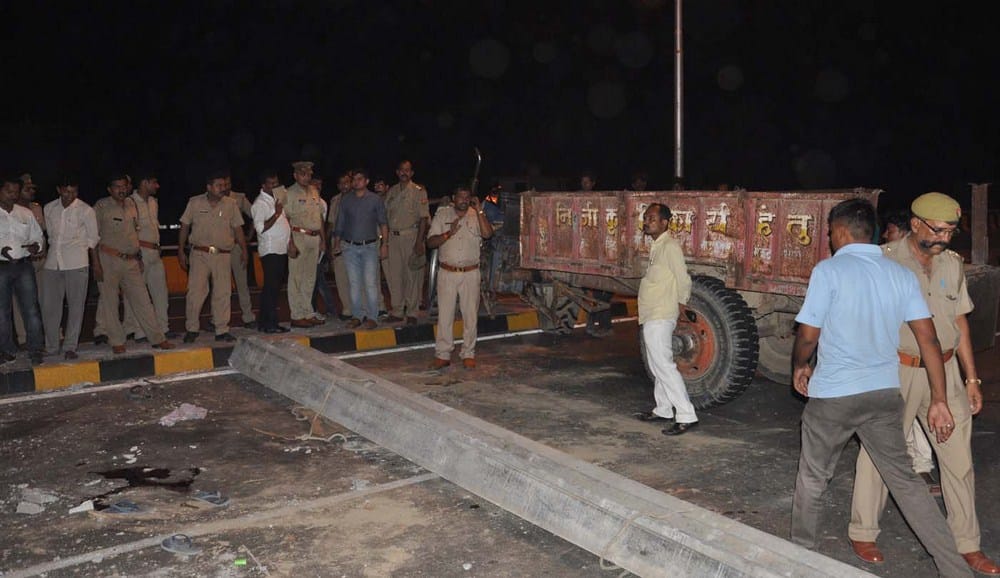 3 died in accident00