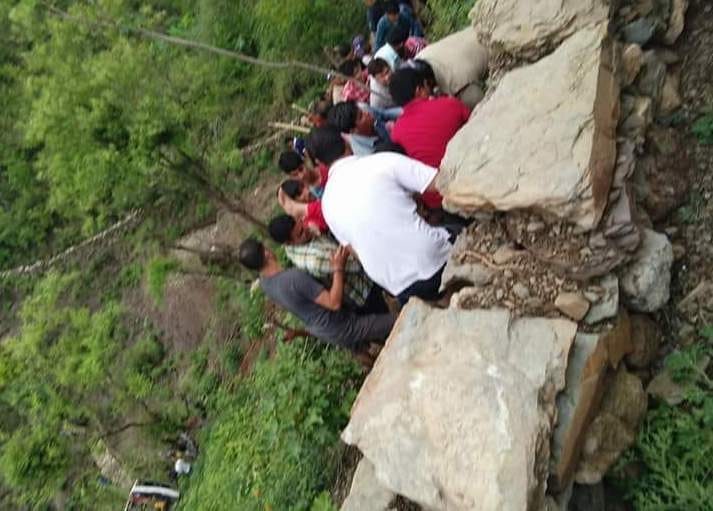 bus accident in Pauri, Uttarakhand photos