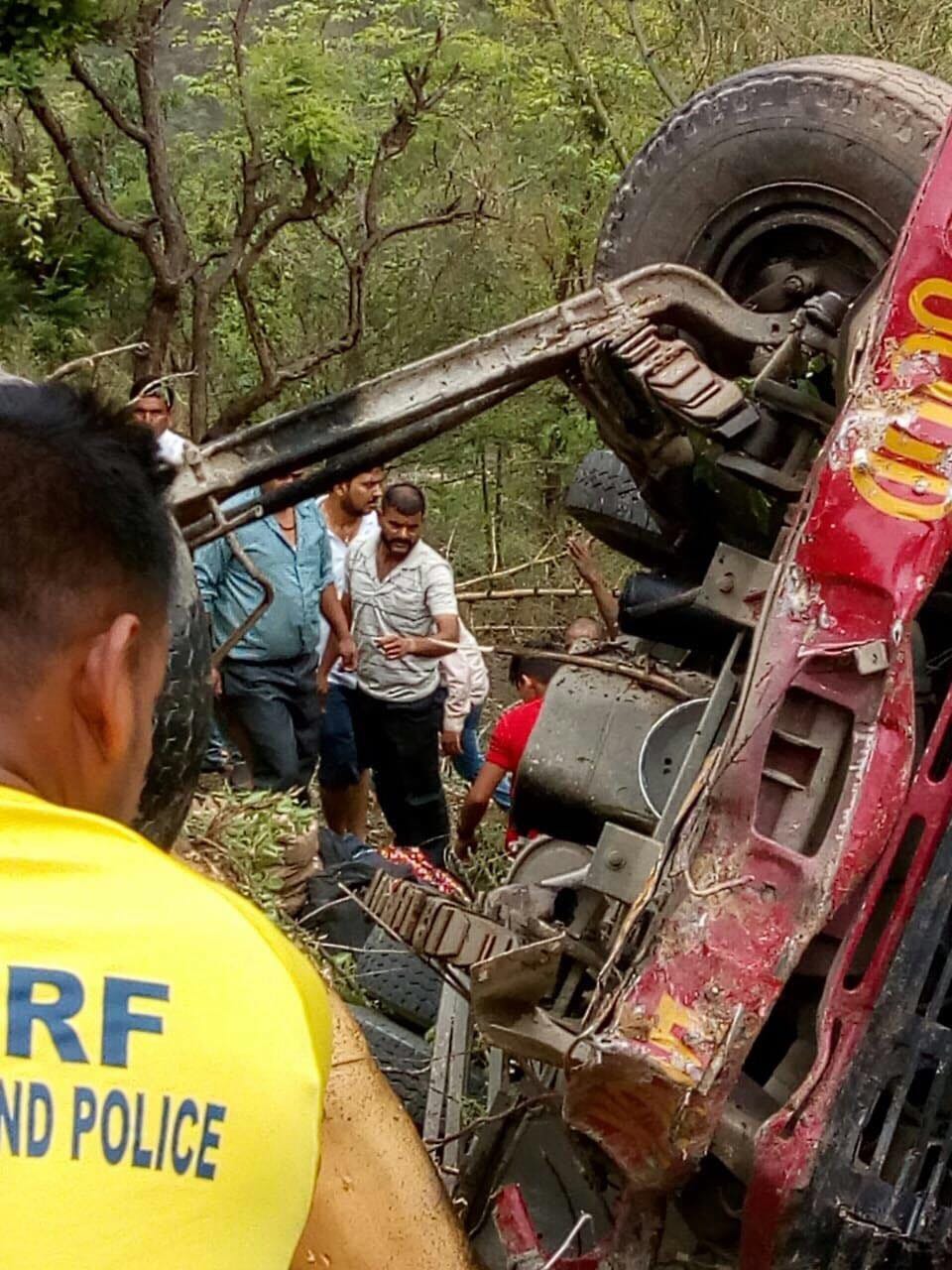 bus accident in Pauri, Uttarakhand photos