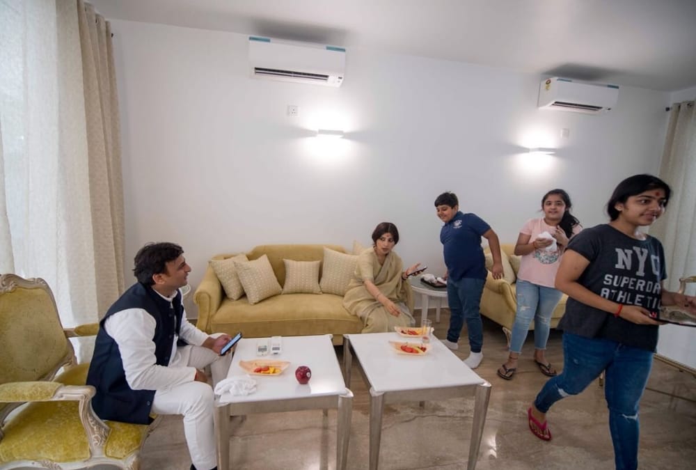 akhilesh yadav performs pooja in his new house.