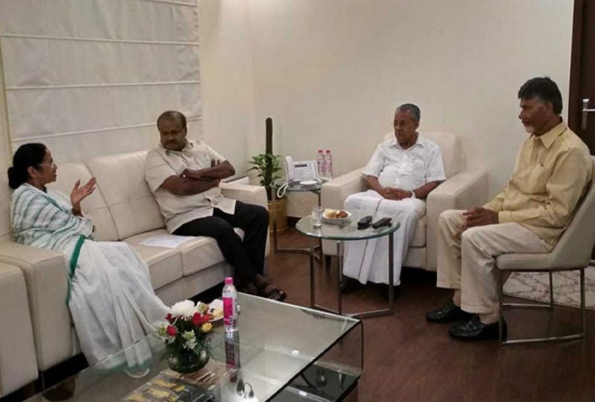 Four States CM went Arvind Kejriwal`s house, demand again to meet Lieutenant governor