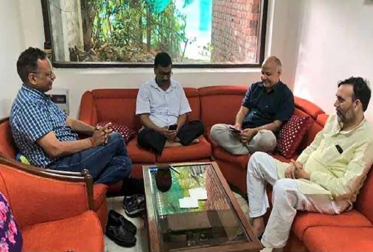 Delhi CM Arvind Kejriwal asked Narendra Modi Government to increase his powers 