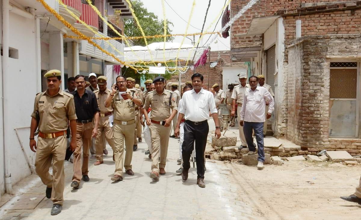 Chaos after teasing with lady dancer in orchestra at bhadohi