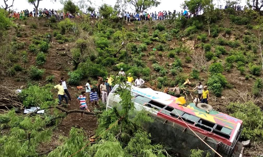 bus accident in Pauri, Uttarakhand photos