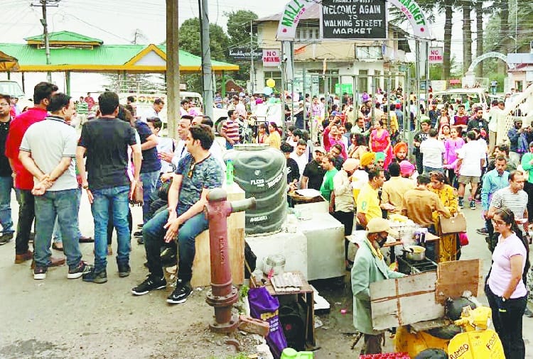 पर्यटन नगरी डलहौजी में उमड़ रही पर्यटकों की भारी भीड़