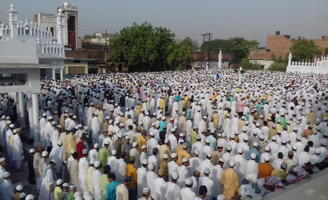 EID 2018 celebrate today and people shopping in market