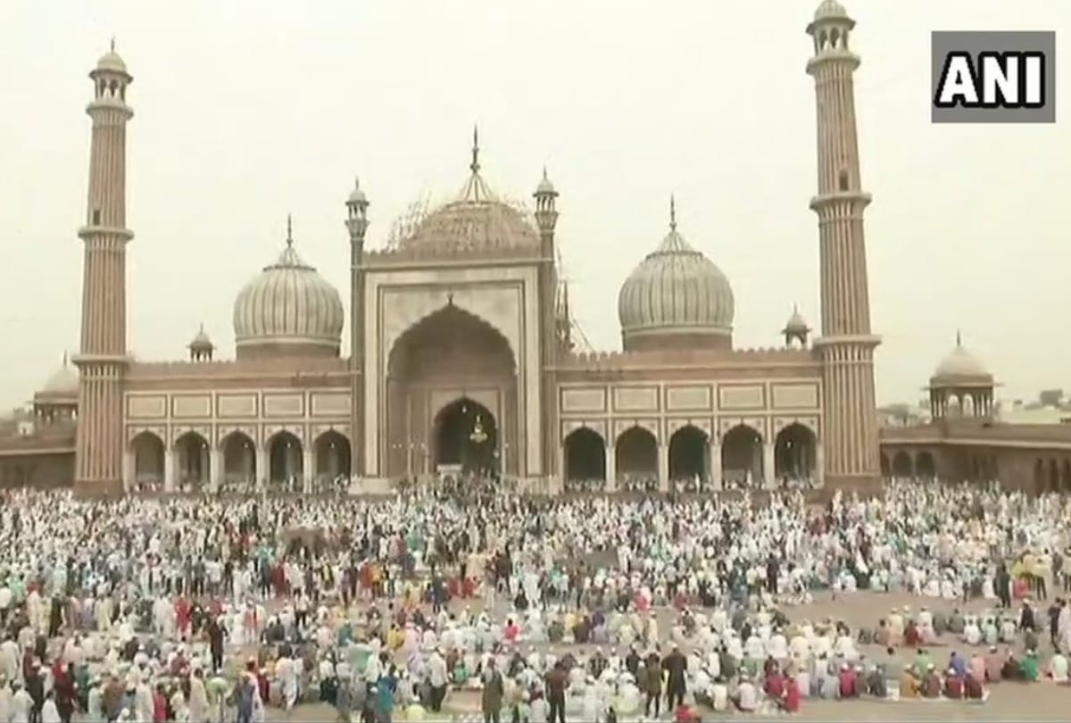 photos of eid celebration in delhi ncr and all about eid importance