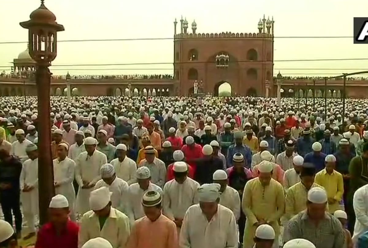 photos of eid celebration in delhi ncr and all about eid importance